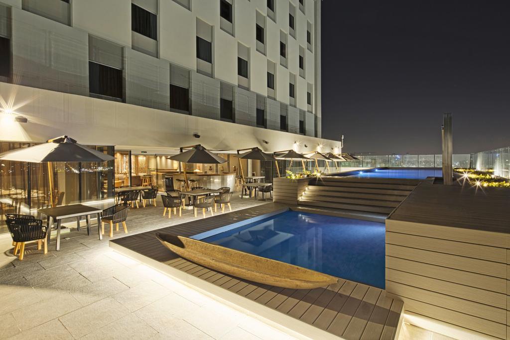 Отель Movich Buro 51 Барранкилья Экстерьер фото The pool at the hotel